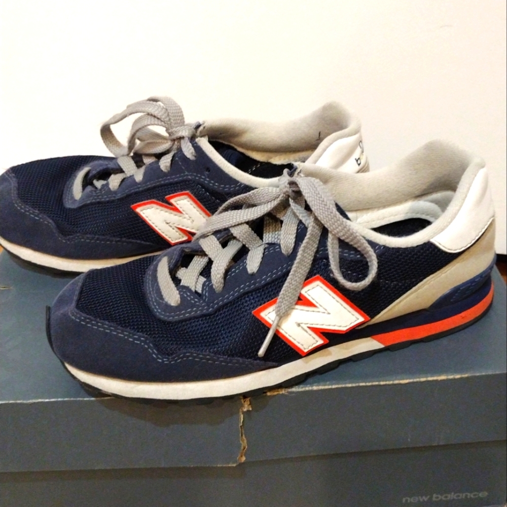 New Balance sneakers Kids size 4 Navy Orange Gray